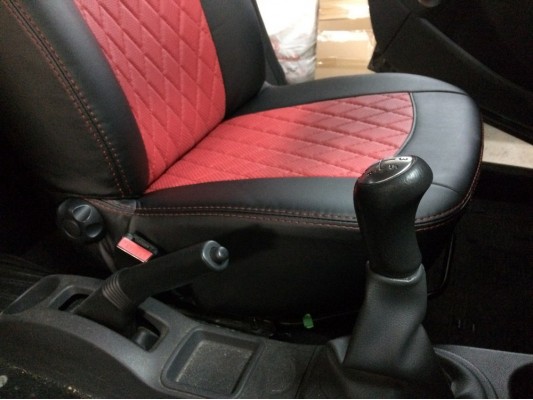 Авточехлы на Renault Sandero Stepway